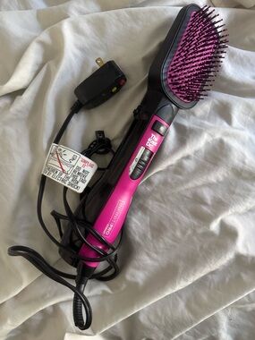 Infiniti Pro Pink Hot Air Styling Brush - Smooth & Volumize